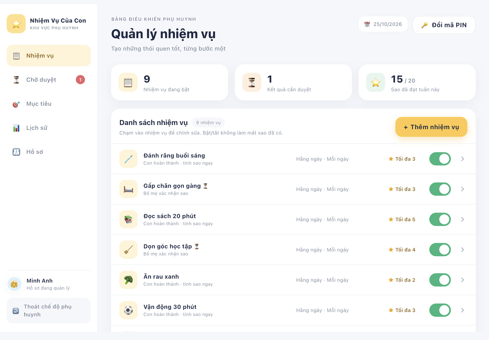 Góc bố mẹ trên iPad: thanh bên gồm Nhiệm vụ, Chờ duyệt, Mục tiêu, Lịch sử, Hồ sơ; bên phải là danh sách nhiệm vụ với công tắc bật tắt.